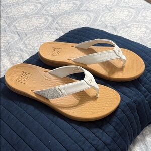 Reef Women's White Strap Tan Footbed Flip Flop Sandals size 11